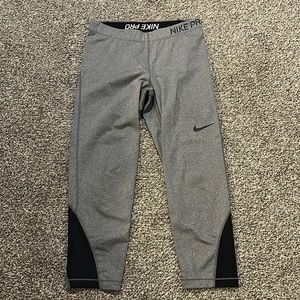 Nike pro dri-fit cropped gray and black leggings